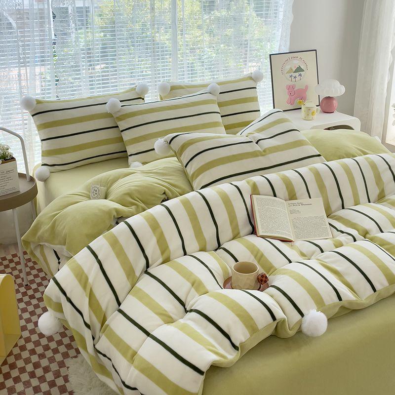 G5Zins Winter Warm Milk Velvet Plush Bedding Set: Double-Sided, Striped, Thickened Sheet & Quilt (3 Pieces) 1.8 Bed Duvet Cover 200*230cm
G5Zins Winter Warm Milk Velvet Plush Bedding Set: Double-Sided, Striped, Thickened Sheet & Quilt (3 Pieces) 1.8 Bed Duvet Cover 200*230cm