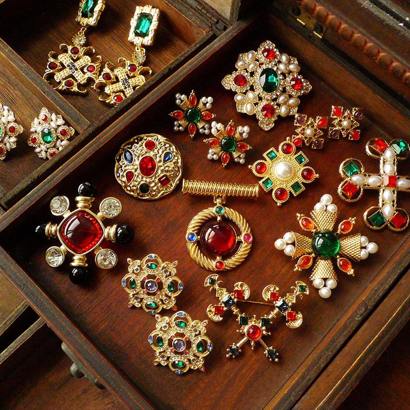 Vintage Palace Antique Re-engraved Color Treasure Brooch Colorful Gems Pearl Brooches Wedding Party Pins Jewelry
Vintage Palace Antique Re-engraved Color Treasure Brooch Colorful Gems Pearl Brooches Wedding Party Pins Jewelry