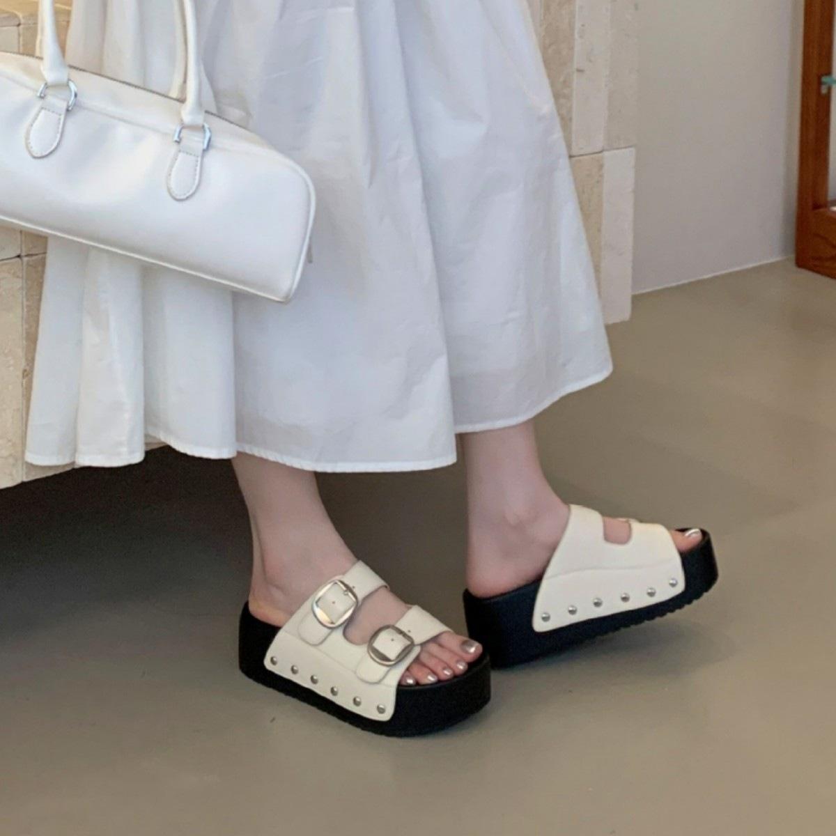 Retro Rivet Thick-Soled One-Word Drag Women Wear Summer Beach Shoes To Increase The Height Of Slippers Women 35
Retro Rivet Thick-Soled One-Word Drag Women Wear Summer Beach Shoes To Increase The Height Of Slippers Women 35