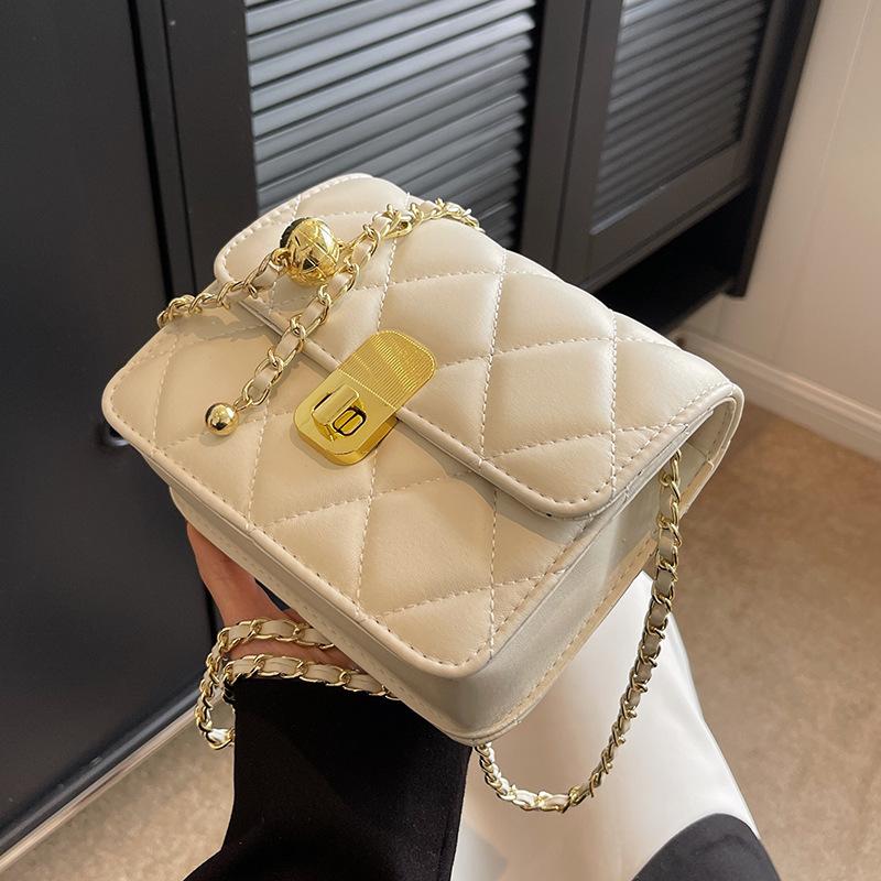 Premium mini small bag women s new autumn and winter fashion diamond chain bag popular women s messenger bag
Premium mini small bag women s new autumn and winter fashion diamond chain bag popular women s messenger bag