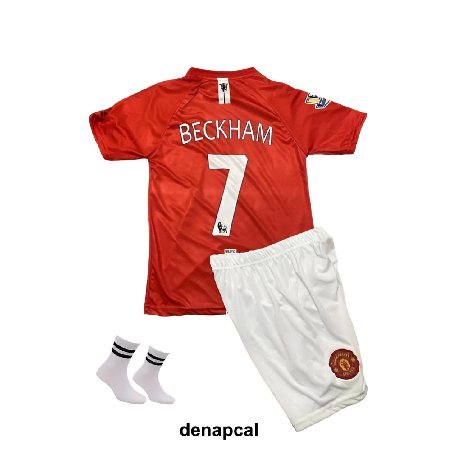 Комплект детского джерси из трех предметов Beckham Retro Manchester United 2008 Nostalgia (джерси, шорты и носки)
Комплект детского джерси из трех предметов Beckham Retro Manchester United 2008 Nostalgia (джерси, шорты и носки)