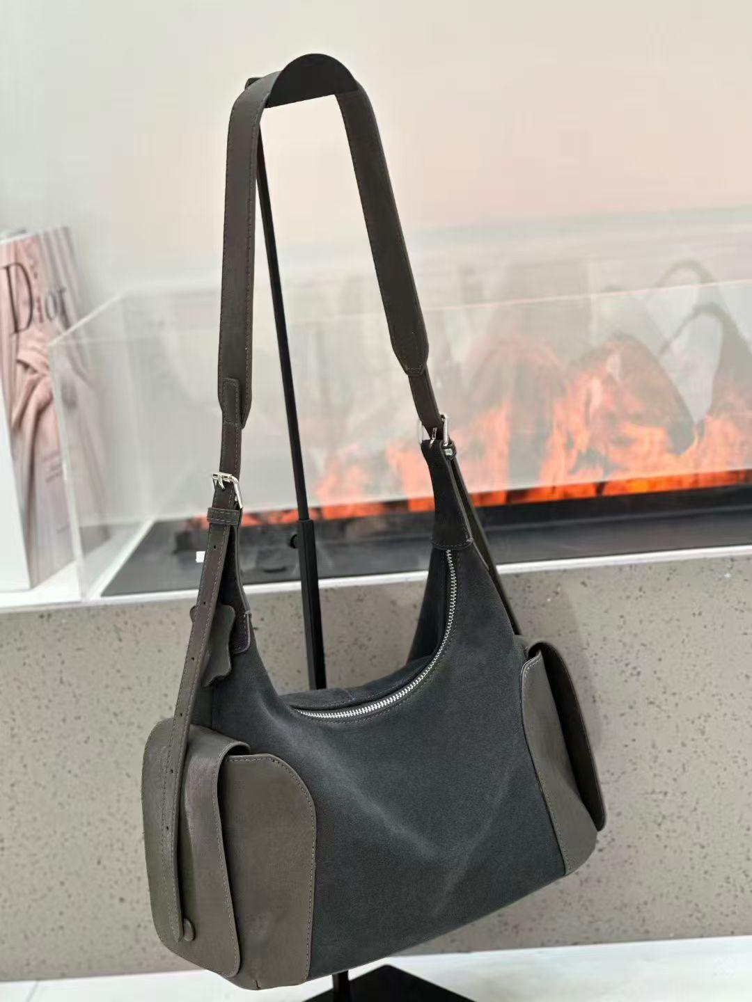 2025 Early New High-quality One-shoulder Cross-body Hobo Star Matching All-matching Fashionable Multi-pocket Motorcycle Bag 29x11x31 темно-серого
2025 Early New High-quality One-shoulder Cross-body Hobo Star Matching All-matching Fashionable Multi-pocket Motorcycle Bag 29x11x31 темно-серого
