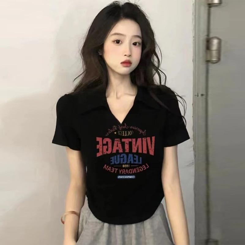 Slim Fit V-Neck Polo Tee for Women - Summer 2025 Collection S (Recommended under 80 jin)
Slim Fit V-Neck Polo Tee for Women - Summer 2025 Collection S (Recommended under 80 jin)