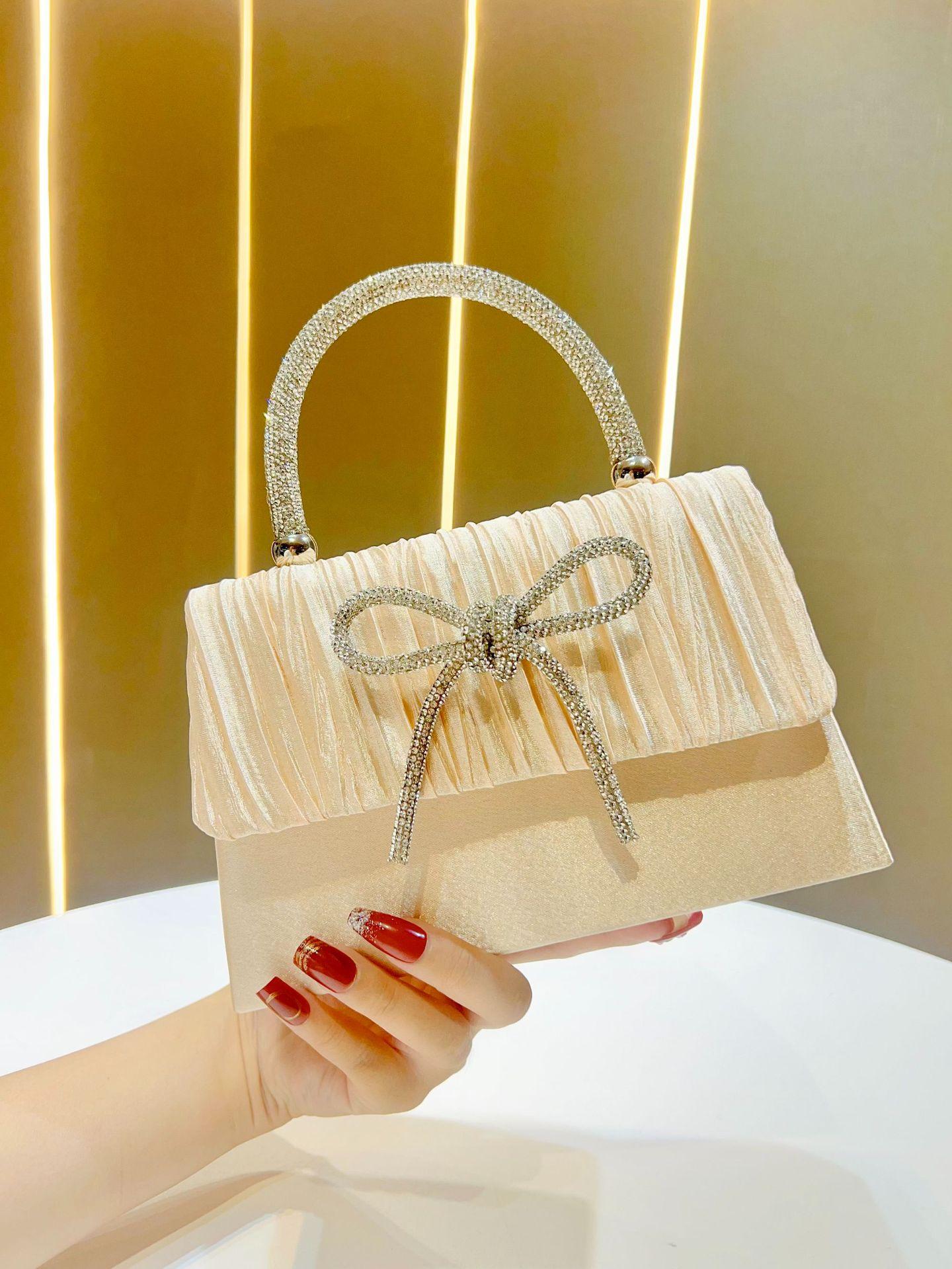 2025 New Women Butterfly Diamond Evening Bags Rhinestones Fashionable Shoulder Crossbody Bags Party Wedding Chain Clutch 21-5-19.5 cm абрикосовий
2025 New Women Butterfly Diamond Evening Bags Rhinestones Fashionable Shoulder Crossbody Bags Party Wedding Chain Clutch 21-5-19.5 cm абрикосовий