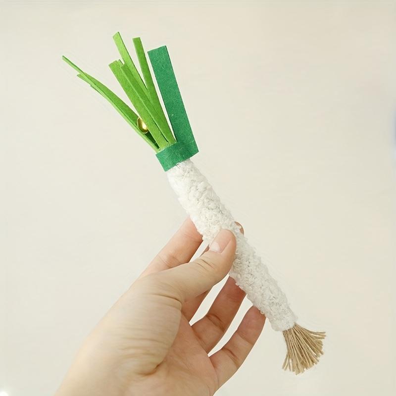 Cat Chew Toy Self-Entertaining Teething and Amusing Cats, Simulated Green Onion Sound-Making Teething Sticks, Small Onion Model Cat Sound Toy 22cm/8.66in
Cat Chew Toy Self-Entertaining Teething and Amusing Cats, Simulated Green Onion Sound-Making Teething Sticks, Small Onion Model Cat Sound Toy 22cm/8.66in