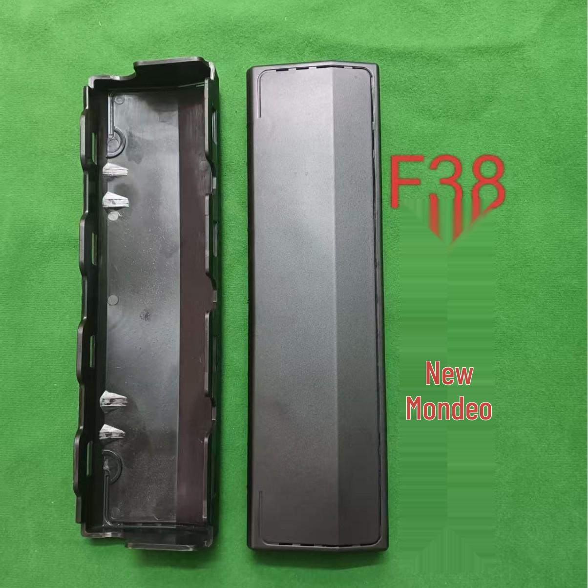 Ford Mondeo Main & Sub Knee Guard Packaging чорний
Ford Mondeo Main & Sub Knee Guard Packaging чорний