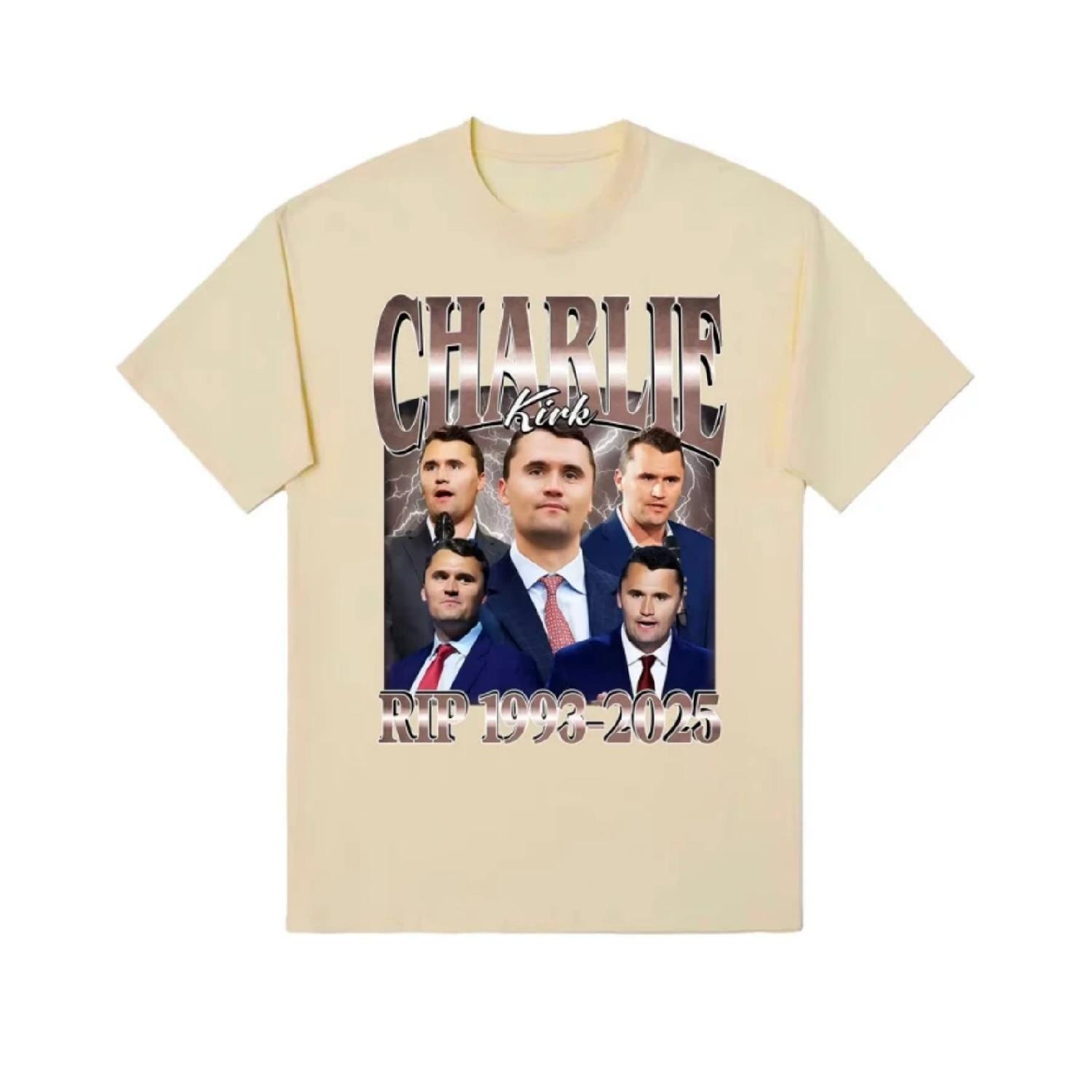 Comical Charlie Kirk RIP 1993-2025 Political Commemorative Retro Graphic Men and Women Summer Print Pure T-shirt S чёрный
Comical Charlie Kirk RIP 1993-2025 Political Commemorative Retro Graphic Men and Women Summer Print Pure T-shirt S чёрный
