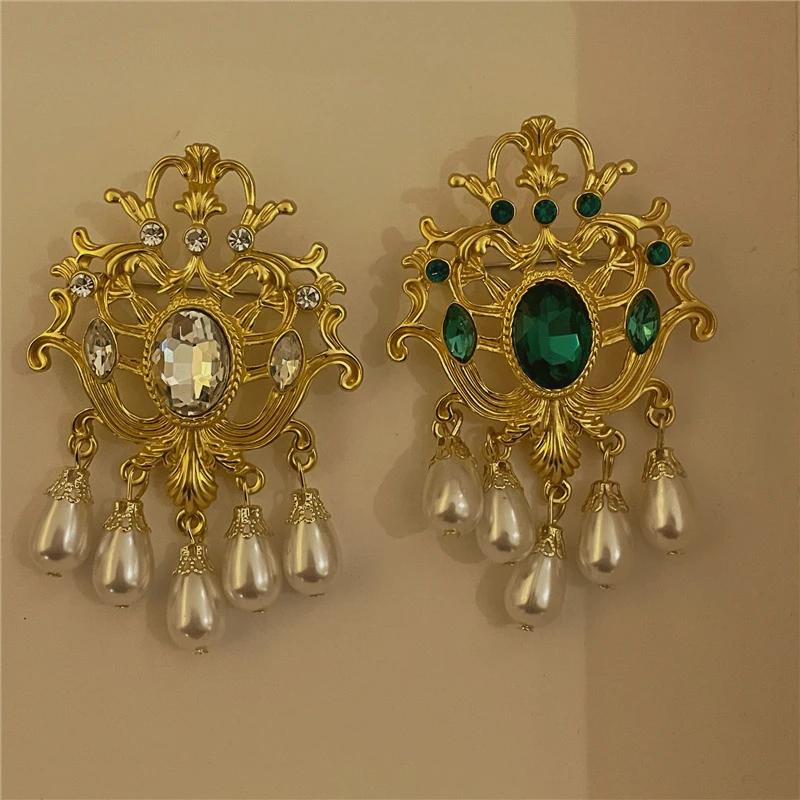 Grandmother Green Gem Pearl Baroque Brooch Palace Temperament Corsage Alloy Accessories Enamel Pin
Grandmother Green Gem Pearl Baroque Brooch Palace Temperament Corsage Alloy Accessories Enamel Pin