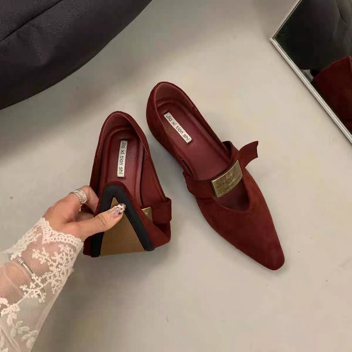 Ретро туфли Мэри Джейн женские замшевые роскошные каблуки трендовые остроносые танкетки осенняя повседневная обувь женская элегантная одежда Zapatos Mujer 40 красный
Ретро туфли Мэри Джейн женские замшевые роскошные каблуки трендовые остроносые танкетки осенняя повседневная обувь женская элегантная одежда Zapatos Mujer 40 красный