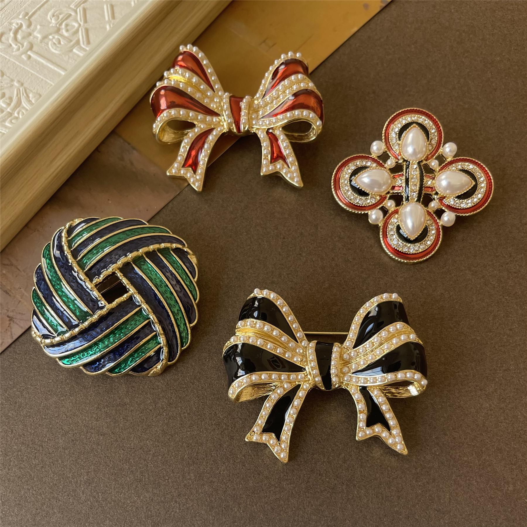 Women Fashion Vintage Pearl Bow Brooches Pins Elegant Retro Enamel Brooch Pin Clothing Coat Bowknot Corsage Badges Accessories
Women Fashion Vintage Pearl Bow Brooches Pins Elegant Retro Enamel Brooch Pin Clothing Coat Bowknot Corsage Badges Accessories