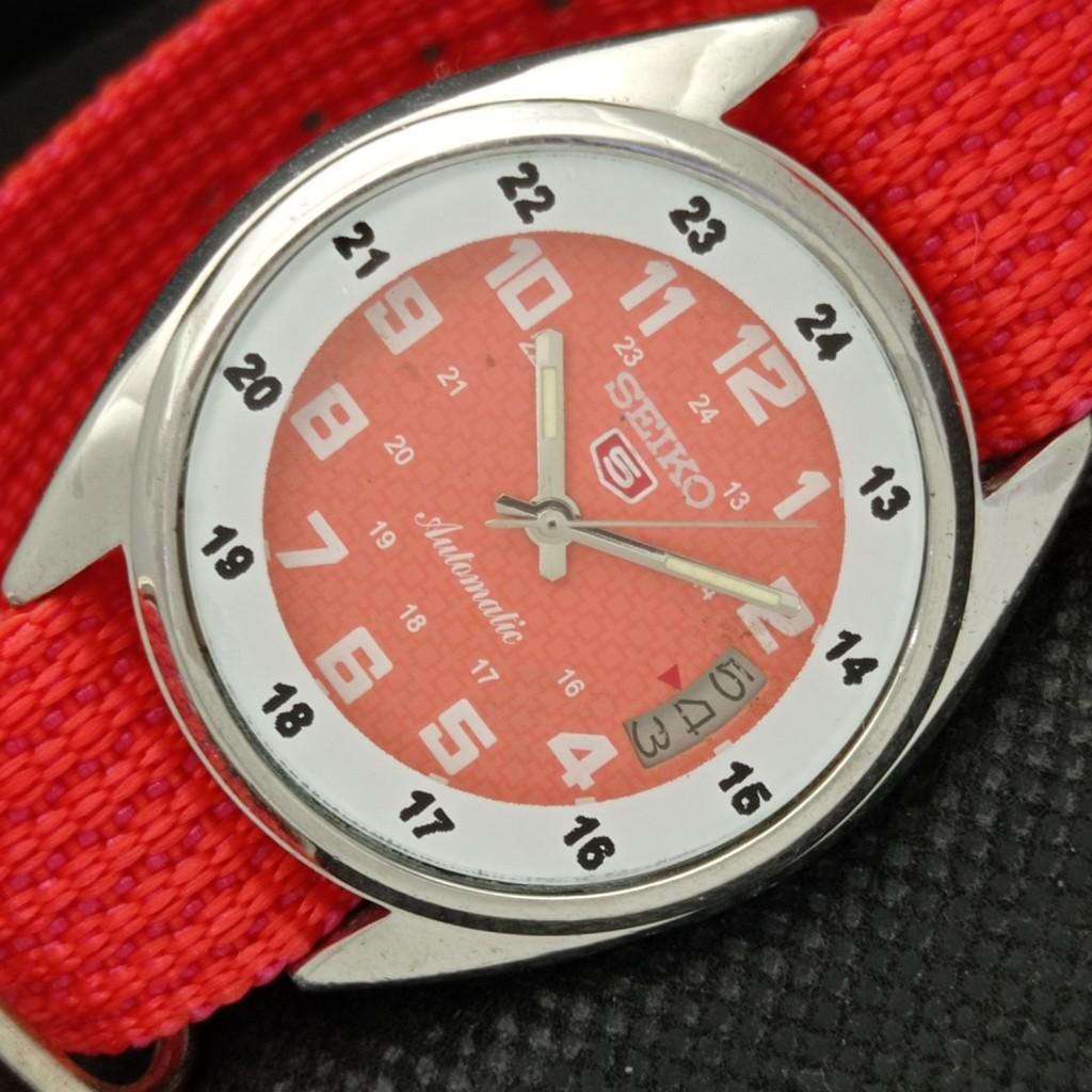 USED VINTAGE SEIKO 5 AUTOMATIC JAPAN MENS DATE RED WATCH 595a-a312321-2 SKU595a-a312321
USED VINTAGE SEIKO 5 AUTOMATIC JAPAN MENS DATE RED WATCH 595a-a312321-2 SKU595a-a312321