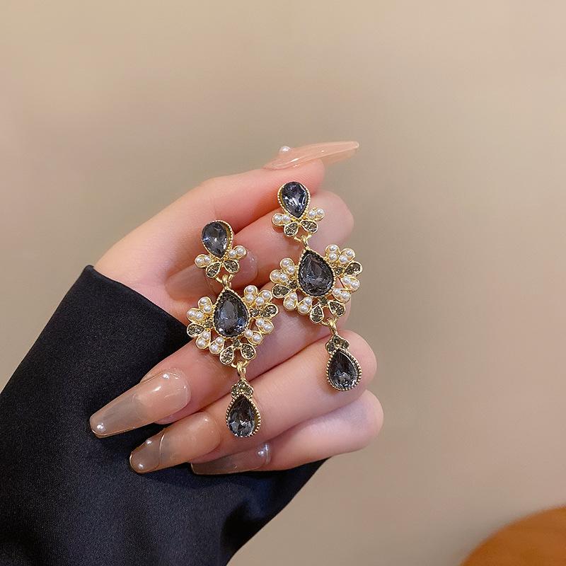 Модные серьги-подвески для женщин чёрный
Модные серьги-подвески для женщин чёрный