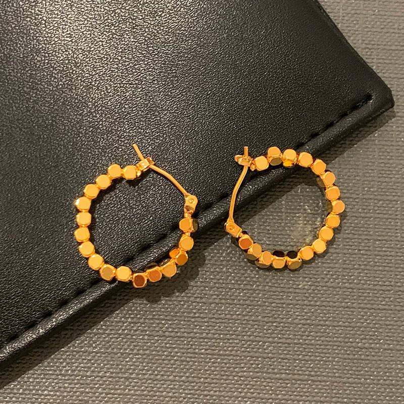 European and American Style Gold Small Sugar Cube Silver Hoop Earrings for Women, Elegant and Cool Style Earrings, 2026 New Popular Model золотой
European and American Style Gold Small Sugar Cube Silver Hoop Earrings for Women, Elegant and Cool Style Earrings, 2026 New Popular Model золотой
