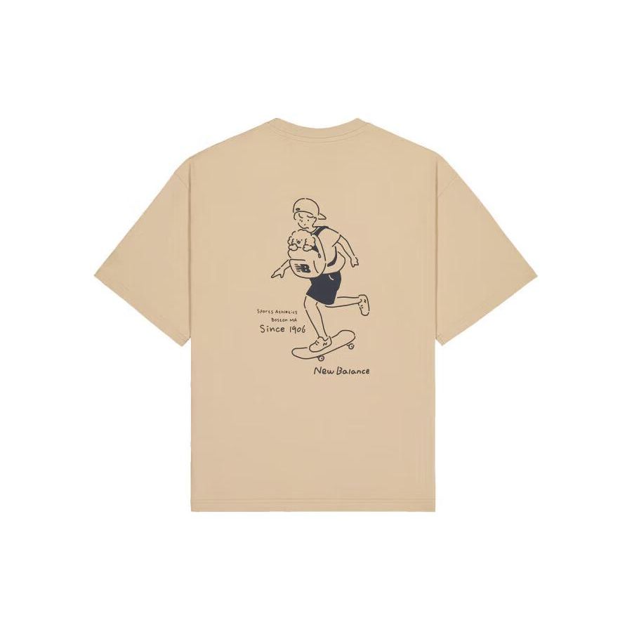 New Balance Cartoon Character Crew Neck Short Sleeve Drop Shoulder T-Shirt Unisex Tops Khaki AMT42338-INC
New Balance Cartoon Character Crew Neck Short Sleeve Drop Shoulder T-Shirt Unisex Tops Khaki AMT42338-INC
