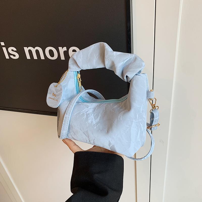2024 new women s hand-held pleated bag trendy fashion girl shoulder bag simple mobile phone change messenger bag tide синій
2024 new women s hand-held pleated bag trendy fashion girl shoulder bag simple mobile phone change messenger bag tide синій