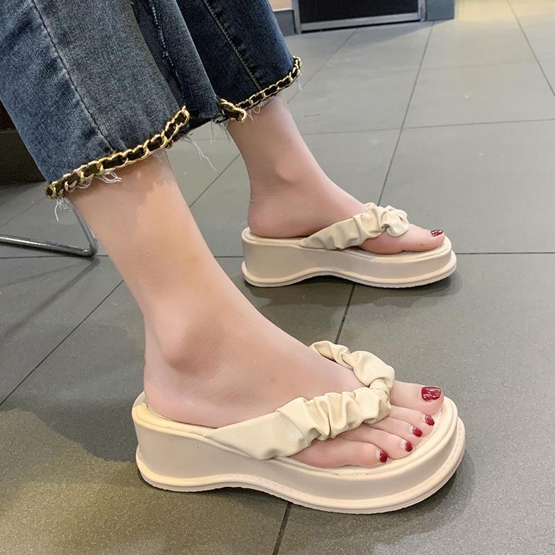 In the summer of 2024, the new thick-soled outer wear toe women s slippers are trendy and fashionable, and the flip-flops are worn outside the beach s 40 чорний
In the summer of 2024, the new thick-soled outer wear toe women s slippers are trendy and fashionable, and the flip-flops are worn outside the beach s 40 чорний