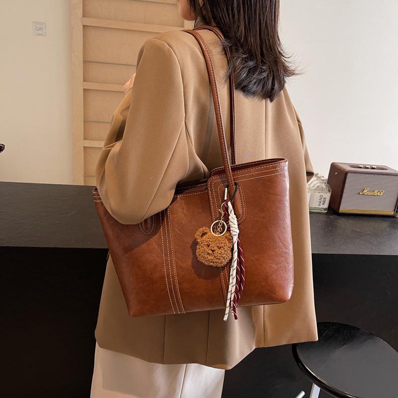 Leisure work commuter bag women s 2025 new autumn and winter versatile simple handbag large capacity shoulder tote bag 36*10*25
Leisure work commuter bag women s 2025 new autumn and winter versatile simple handbag large capacity shoulder tote bag 36*10*25