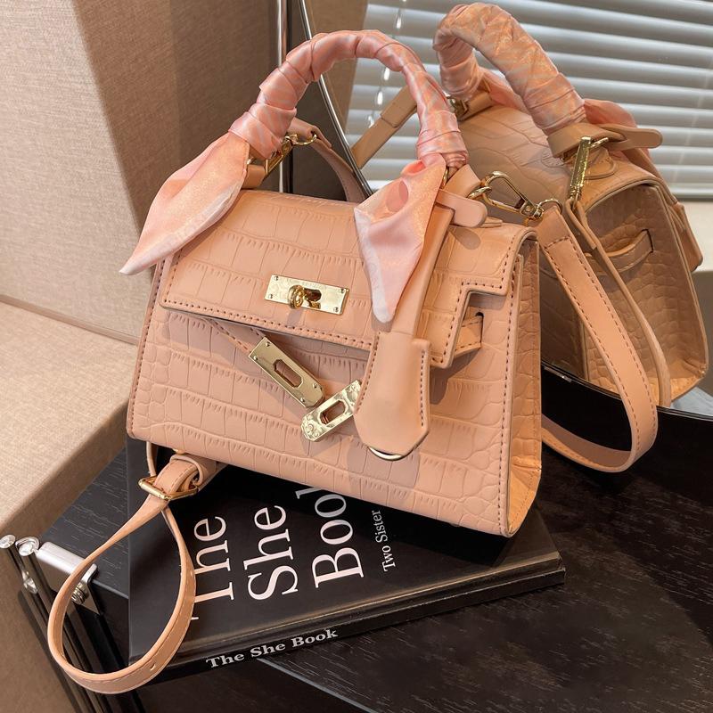 Популярные сумки, новинка 2024 года, модная женская сумка с каменным узором, универсальная сумка через плечо, высококачественная портативная сумка Kelly 
Популярные сумки, новинка 2024 года, модная женская сумка с каменным узором, универсальная сумка через плечо, высококачественная портативная сумка Kelly