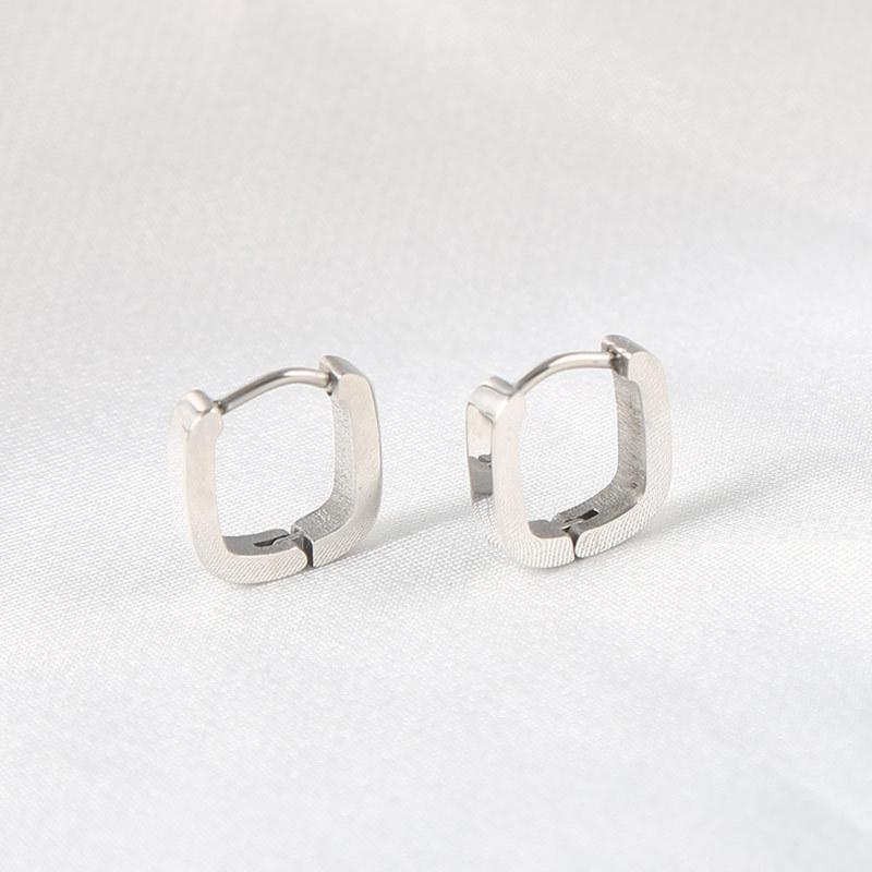 European and American style U-shaped stainless steel earrings trendy personalized men s ins Korean version new geometric jewelry
European and American style U-shaped stainless steel earrings trendy personalized men s ins Korean version new geometric jewelry