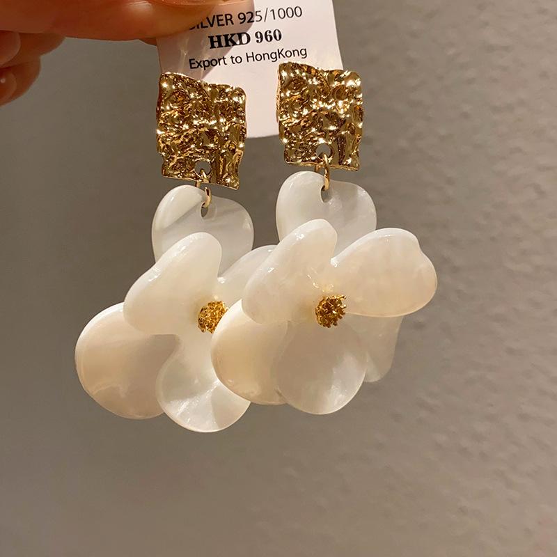 Silver Needle Exaggerated Design Flower Geometric Earrings Fashion Temperament Earrings Earrings Earrings High-end Versatile Earrings
Silver Needle Exaggerated Design Flower Geometric Earrings Fashion Temperament Earrings Earrings Earrings High-end Versatile Earrings