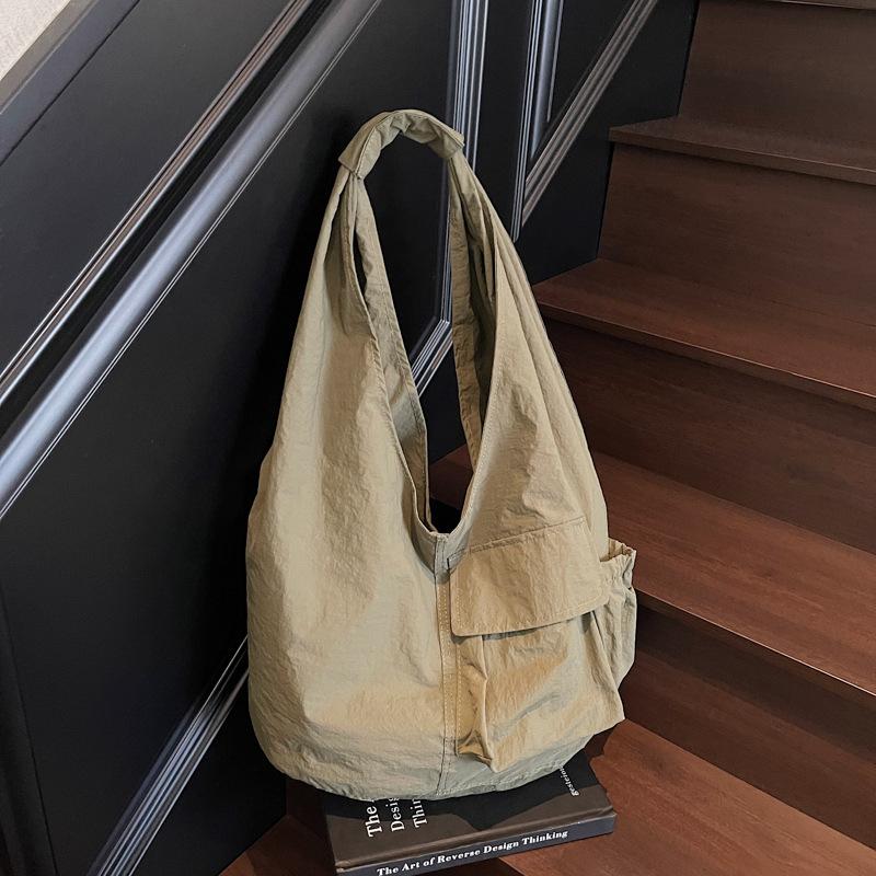Bags Women S Large-Capacity Commuting Versatile Autumn And Winter Travel Lazy Relaxation One-Shoulder Portable Tote Bag хаки
Bags Women S Large-Capacity Commuting Versatile Autumn And Winter Travel Lazy Relaxation One-Shoulder Portable Tote Bag хаки