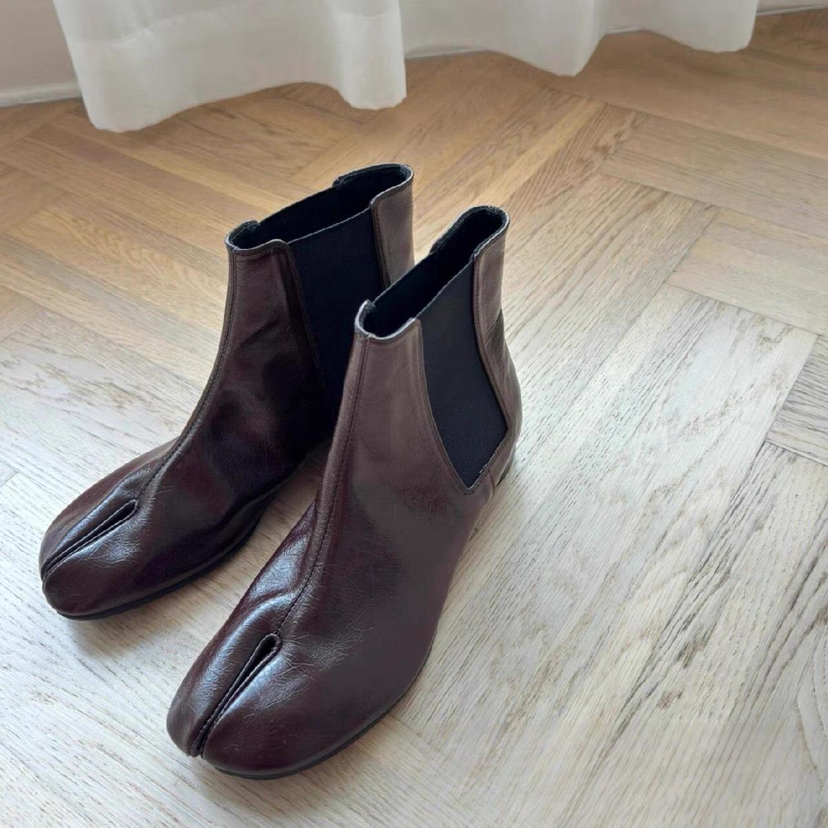 Нові еластичні короткі чоботи з розділеними пальцями шкіряні ретро свинячі копита плоскі челсі тонкі чоботи 39 темно-коричневого кольору
Нові еластичні короткі чоботи з розділеними пальцями шкіряні ретро свинячі копита плоскі челсі тонкі чоботи 39 темно-коричневого кольору