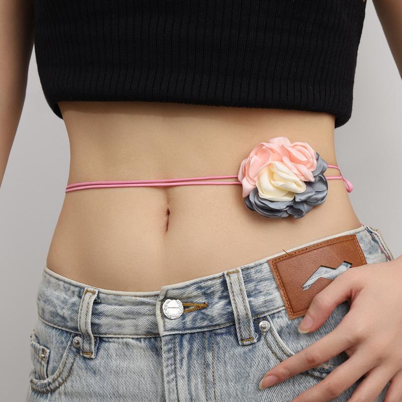 Летний модный нишевый дизайн, красочная цепочка на талию с цветами, персонализированные аксессуары для одежды на талии. 
Летний модный нишевый дизайн, красочная цепочка на талию с цветами, персонализированные аксессуары для одежды на талии.