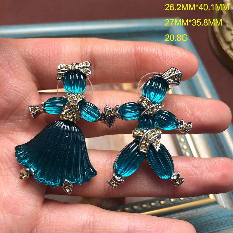 Exquisite High-End Rhinestone Copper Earrings: Versatile Design for Couples
Exquisite High-End Rhinestone Copper Earrings: Versatile Design for Couples