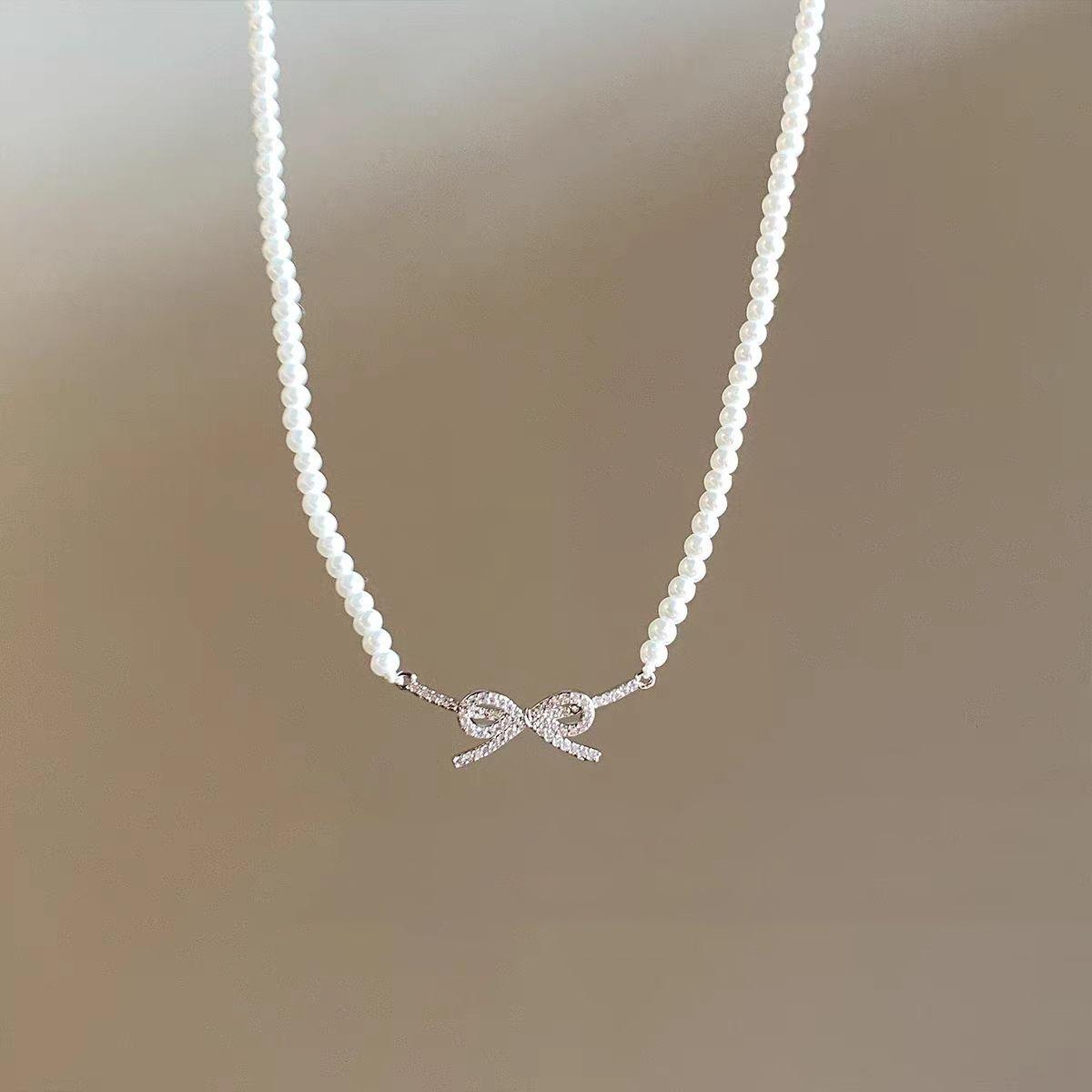 Xiaoxiangfeng Elegant High-End Bow Pearl Collarbone Chain Light Luxury Sweet Girlish Temperament Niche Design Necklace
Xiaoxiangfeng Elegant High-End Bow Pearl Collarbone Chain Light Luxury Sweet Girlish Temperament Niche Design Necklace