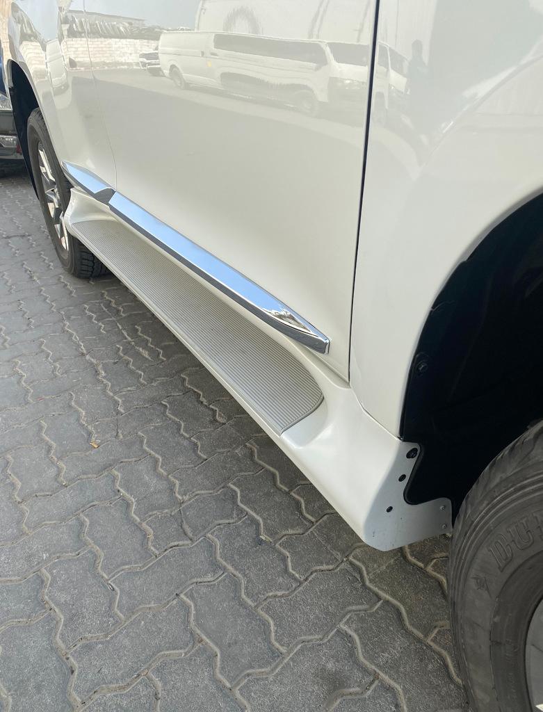 Боковые пороги GX-style (2 шт., алюминий) Белый цвет (черная подножка) для Toyota Land Cruiser Prado 150
Боковые пороги GX-style (2 шт., алюминий) Белый цвет (черная подножка) для Toyota Land Cruiser Prado 150