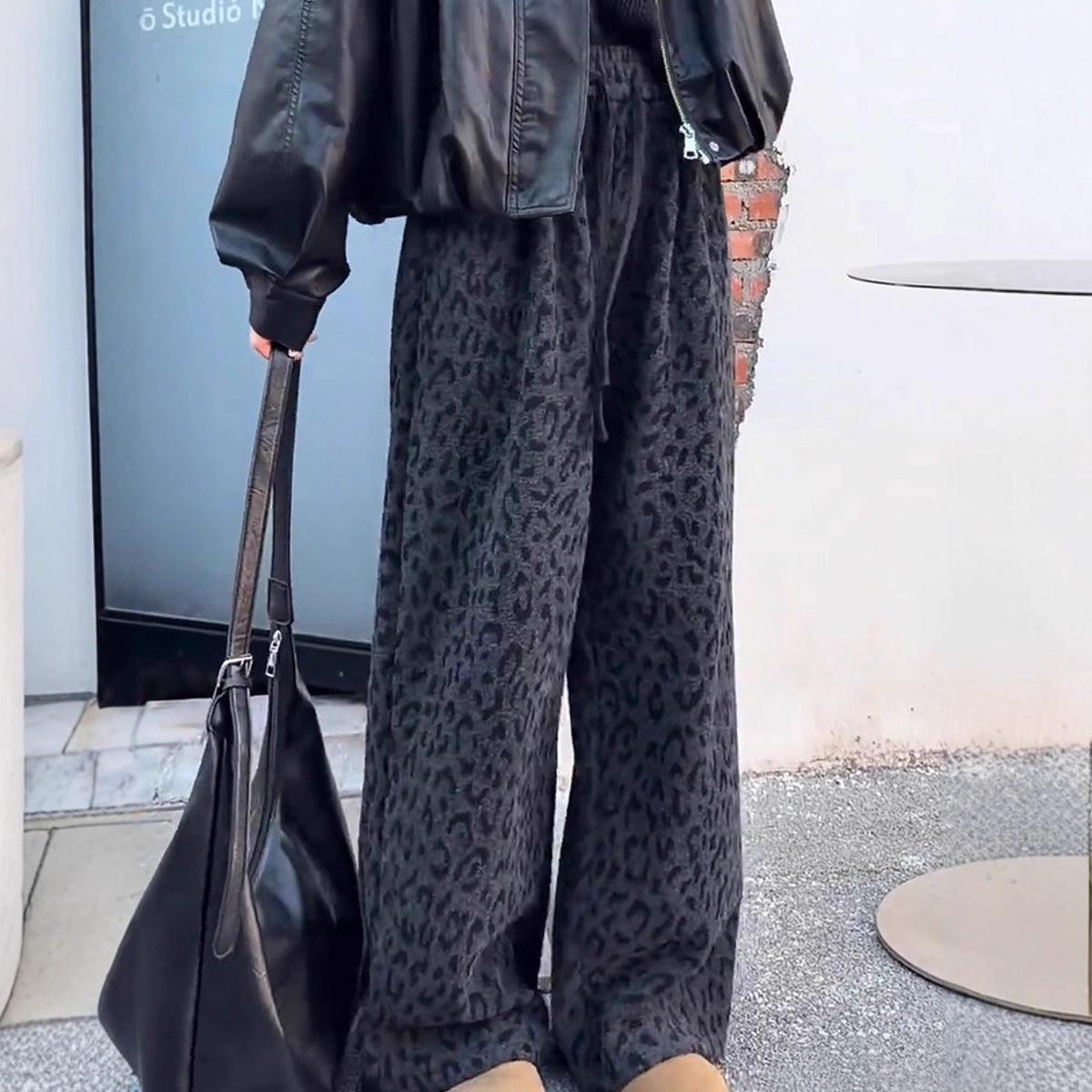 Fleece-Lined Leopard Print Wide-Leg Casual Pants for Women Plus Size M
Fleece-Lined Leopard Print Wide-Leg Casual Pants for Women Plus Size M