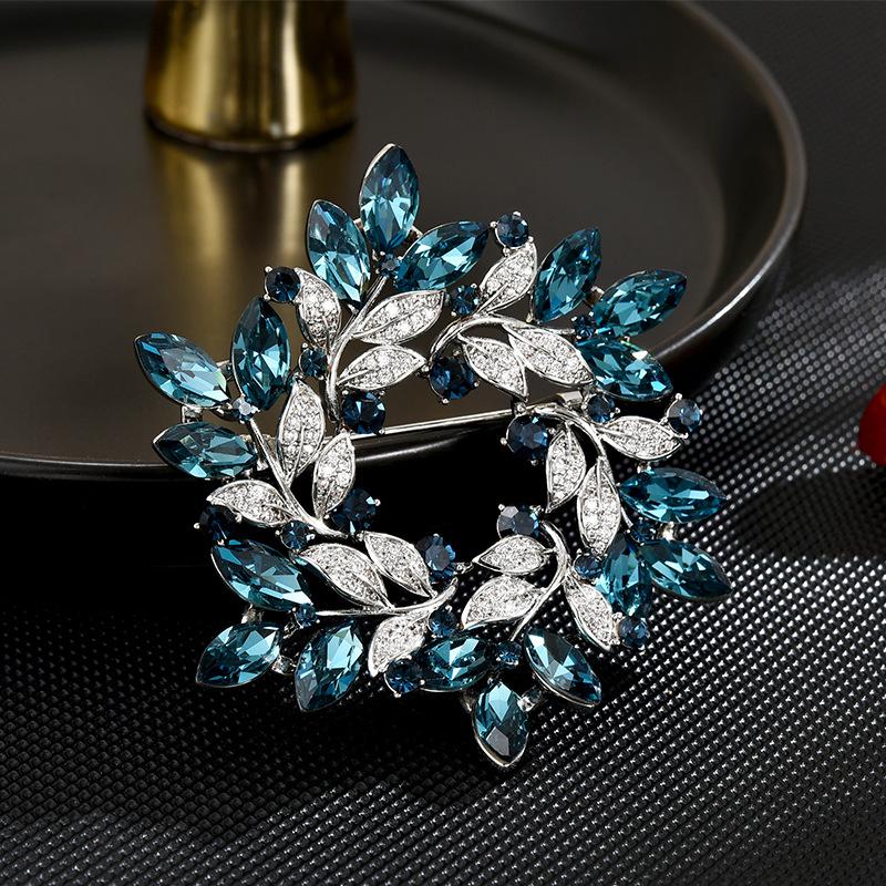 Ladies Light Luxury Vintage Elegant and Fashionable Round Flower wreath Brooch Versatile and Unique Design Sense
Ladies Light Luxury Vintage Elegant and Fashionable Round Flower wreath Brooch Versatile and Unique Design Sense
