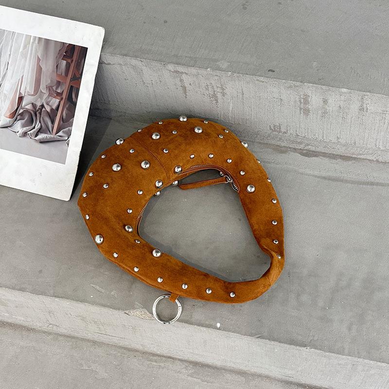 Vintage Rivet Faux Suede Halfmoon Women Shoulder Bags Designer Punk Lady Handbags Luxury Pu Leather Underarm Bag Small Purse2025 темно-коричневого
Vintage Rivet Faux Suede Halfmoon Women Shoulder Bags Designer Punk Lady Handbags Luxury Pu Leather Underarm Bag Small Purse2025 темно-коричневого