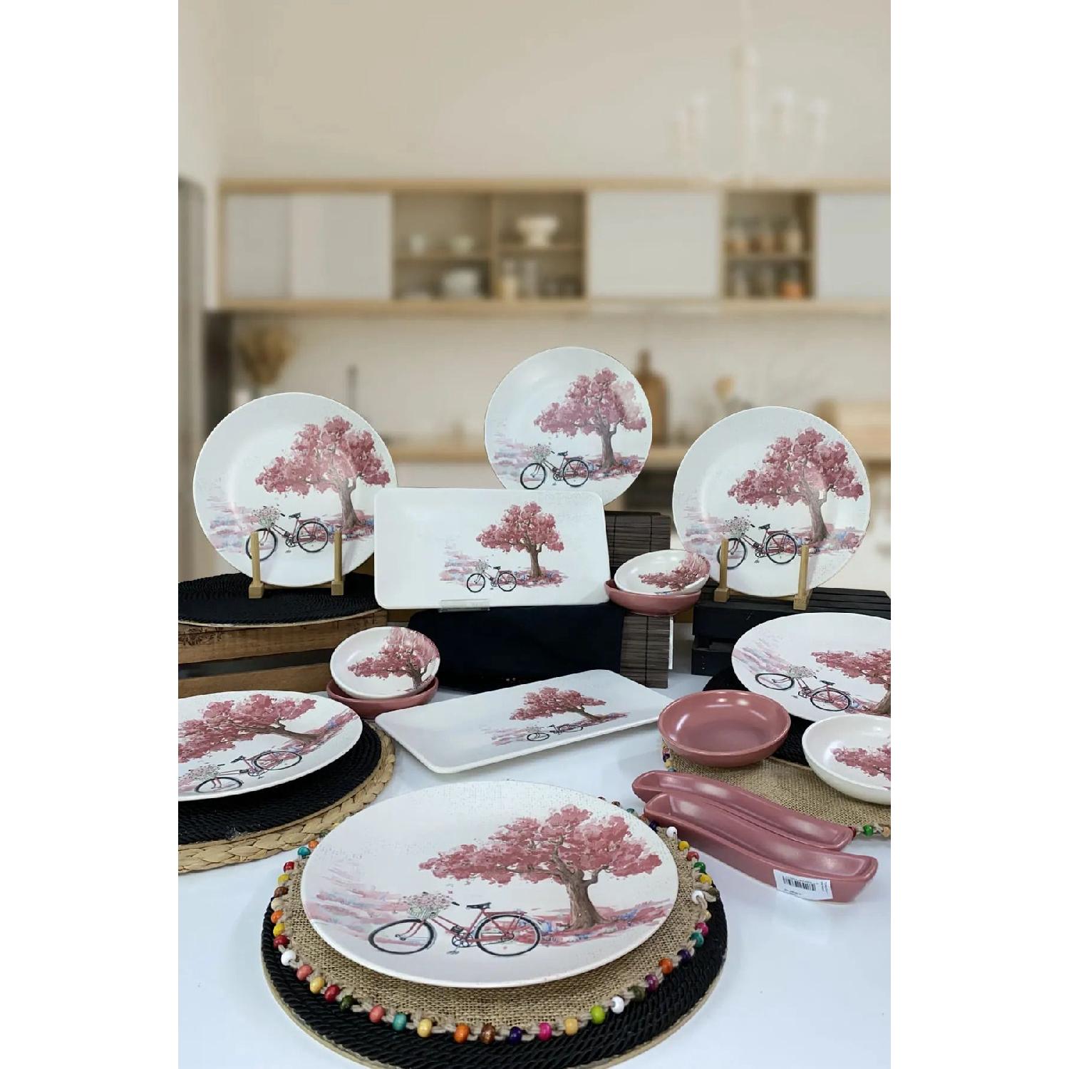 Набор для завтрака на велосипедную тематику на 6 персон, 16 предметов
Набор для завтрака на велосипедную тематику на 6 персон, 16 предметов