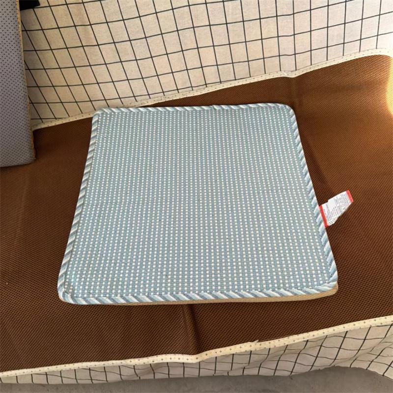 Simple Style Small Grid Anti-slip Chair Cushion Four seasons Thicken Office Sedentary Stool Pad Simple Home Decoration Seat Mat 45x45x3cm
Simple Style Small Grid Anti-slip Chair Cushion Four seasons Thicken Office Sedentary Stool Pad Simple Home Decoration Seat Mat 45x45x3cm