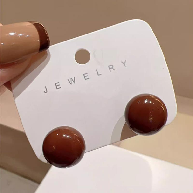 Maillard color steamed bread bead stud earrings women s simple and versatile high-end earrings autumn and winter explosive ear jewelry
Maillard color steamed bread bead stud earrings women s simple and versatile high-end earrings autumn and winter explosive ear jewelry