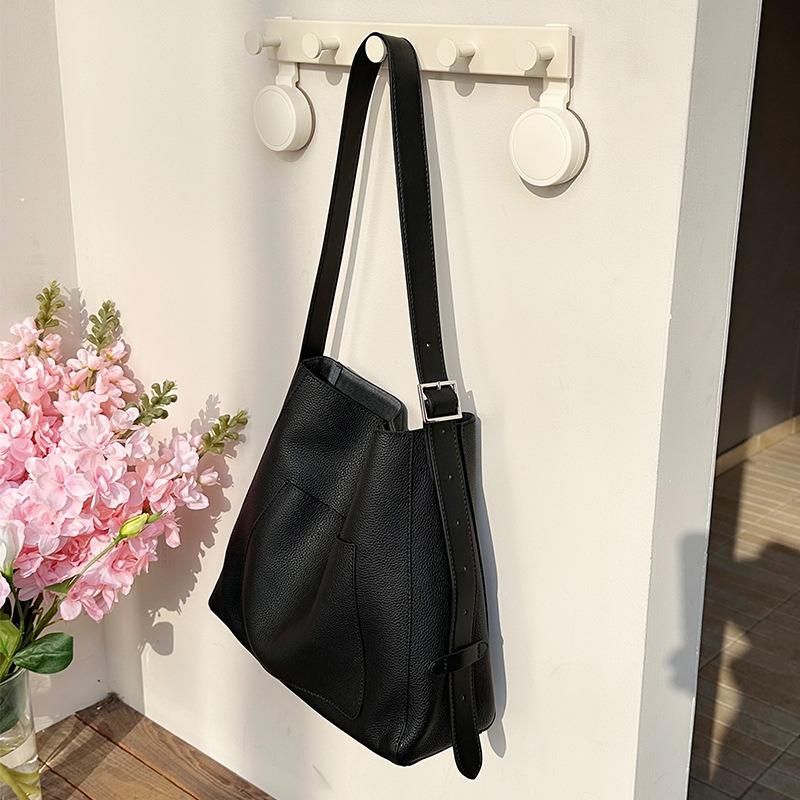 Сумка из коровьей кожи первого слоя большая сумка большой вместимости женская кожаная сумка-тоут новая сумка-ведро для поездок на работу универсальная сумка через плечо чёрный
Сумка из коровьей кожи первого слоя большая сумка большой вместимости женская кожаная сумка-тоут новая сумка-ведро для поездок на работу универсальная сумка через плечо чёрный