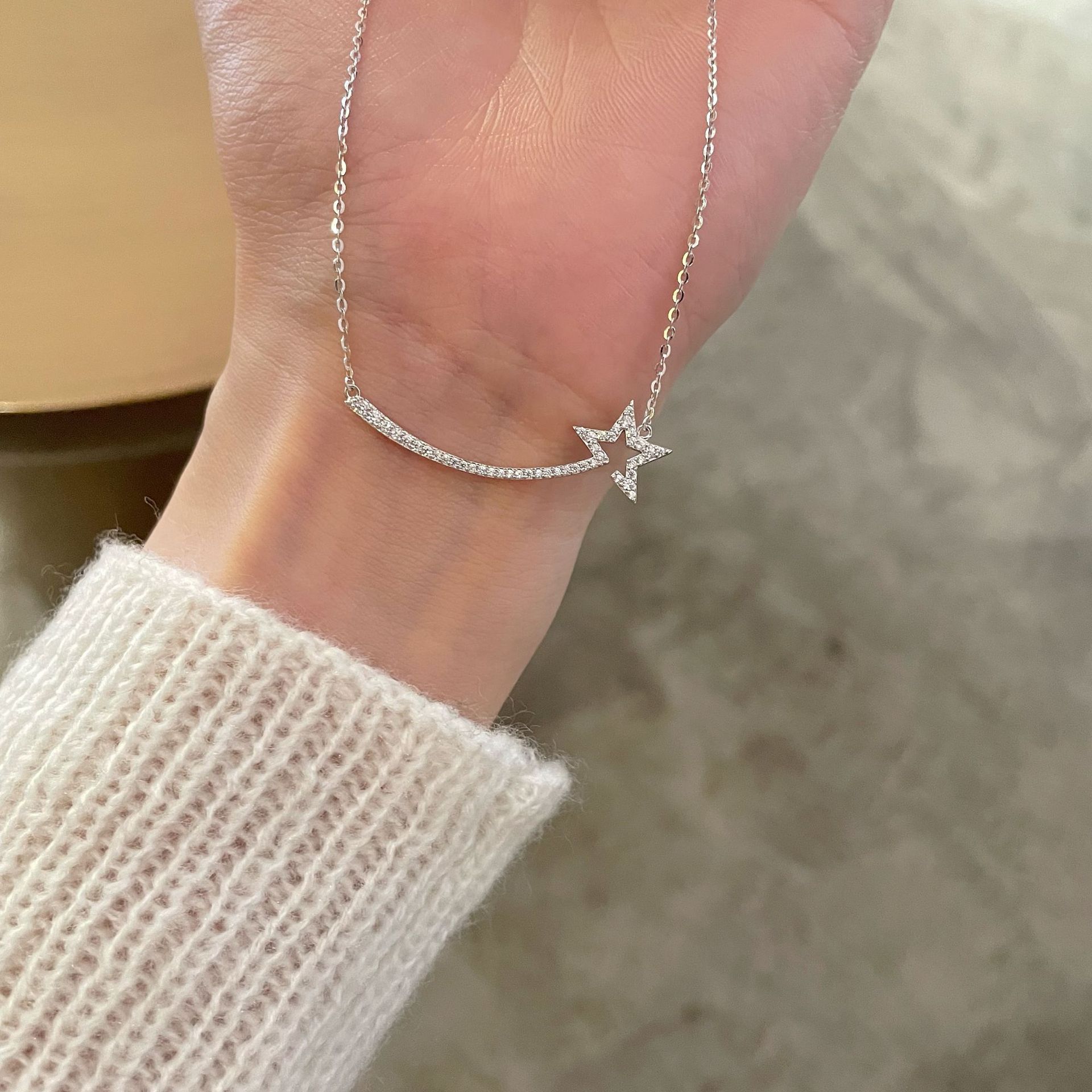 A Meteor, Niche Necklace, Women s Light Luxury Design, Brand Collarbone Chain, High-end Gift for Girlfriend
A Meteor, Niche Necklace, Women s Light Luxury Design, Brand Collarbone Chain, High-end Gift for Girlfriend