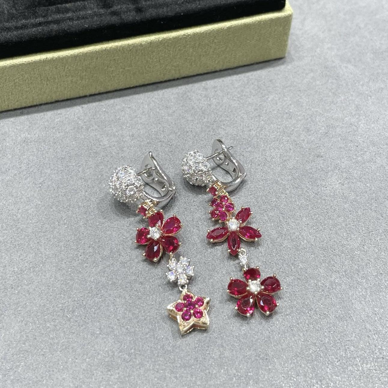 Niche Jewelry: Midsummer Night s Dream Blue Diamond Ear Climbers - European and American High-End Socialite Style Full V Gold алмаз/червоний
Niche Jewelry: Midsummer Night s Dream Blue Diamond Ear Climbers - European and American High-End Socialite Style Full V Gold алмаз/червоний