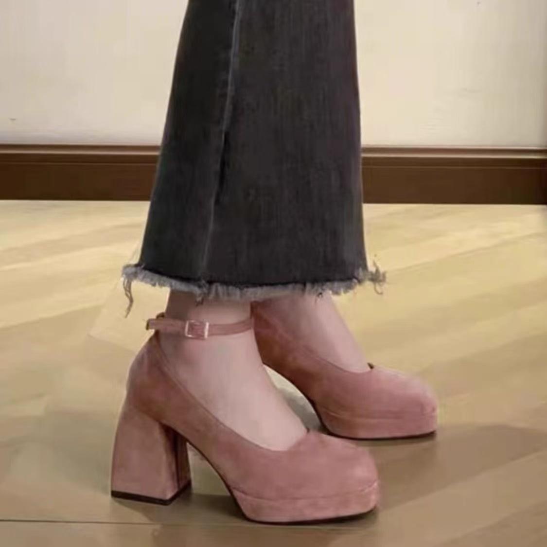 2025 new shoes suede Mary Jane shoes women s French thick heel high heels waterproof platform platform barbie single shoes 35
2025 new shoes suede Mary Jane shoes women s French thick heel high heels waterproof platform platform barbie single shoes 35