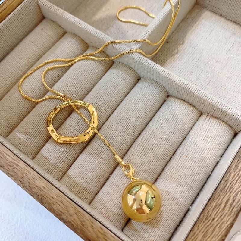 High-End Sense Gold Necklace Trendy Light Luxury Niche Design Temperament Fashionable Small Gold Ball Pendant
High-End Sense Gold Necklace Trendy Light Luxury Niche Design Temperament Fashionable Small Gold Ball Pendant
