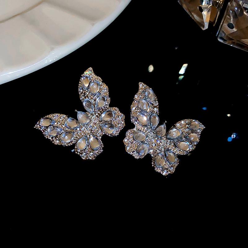 Silver Needle Diamond Geometric Butterfly Earrings European and American Fashion Cold Wind Earrings Super Immortal Light Luxury Premium Earrings
Silver Needle Diamond Geometric Butterfly Earrings European and American Fashion Cold Wind Earrings Super Immortal Light Luxury Premium Earrings