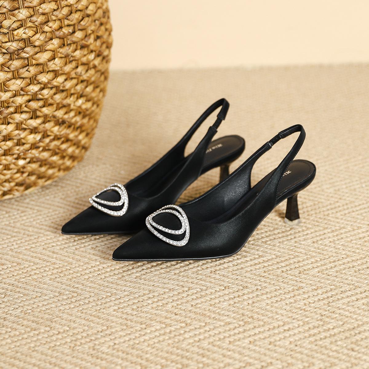 699-106 темпераментные туфли-лодочки с острым носком и стразами, весна 2025, новые, с мелким вырезом, ремешком сзади, на шпильке, на высоком каблуке, женская обувь 35 чёрный
699-106 темпераментные туфли-лодочки с острым носком и стразами, весна 2025, новые, с мелким вырезом, ремешком сзади, на шпильке, на высоком каблуке, женская обувь 35 чёрный