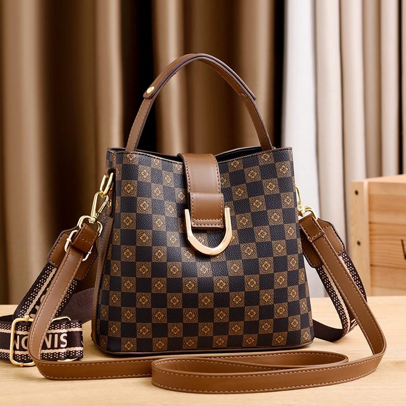 Женская сумка-ведро из искусственной кожи 2025 новая с цветком большая вместимость портативная на плечо модная женская сумка сумка через плечо женская сумка кофейный
Женская сумка-ведро из искусственной кожи 2025 новая с цветком большая вместимость портативная на плечо модная женская сумка сумка через плечо женская сумка кофейный