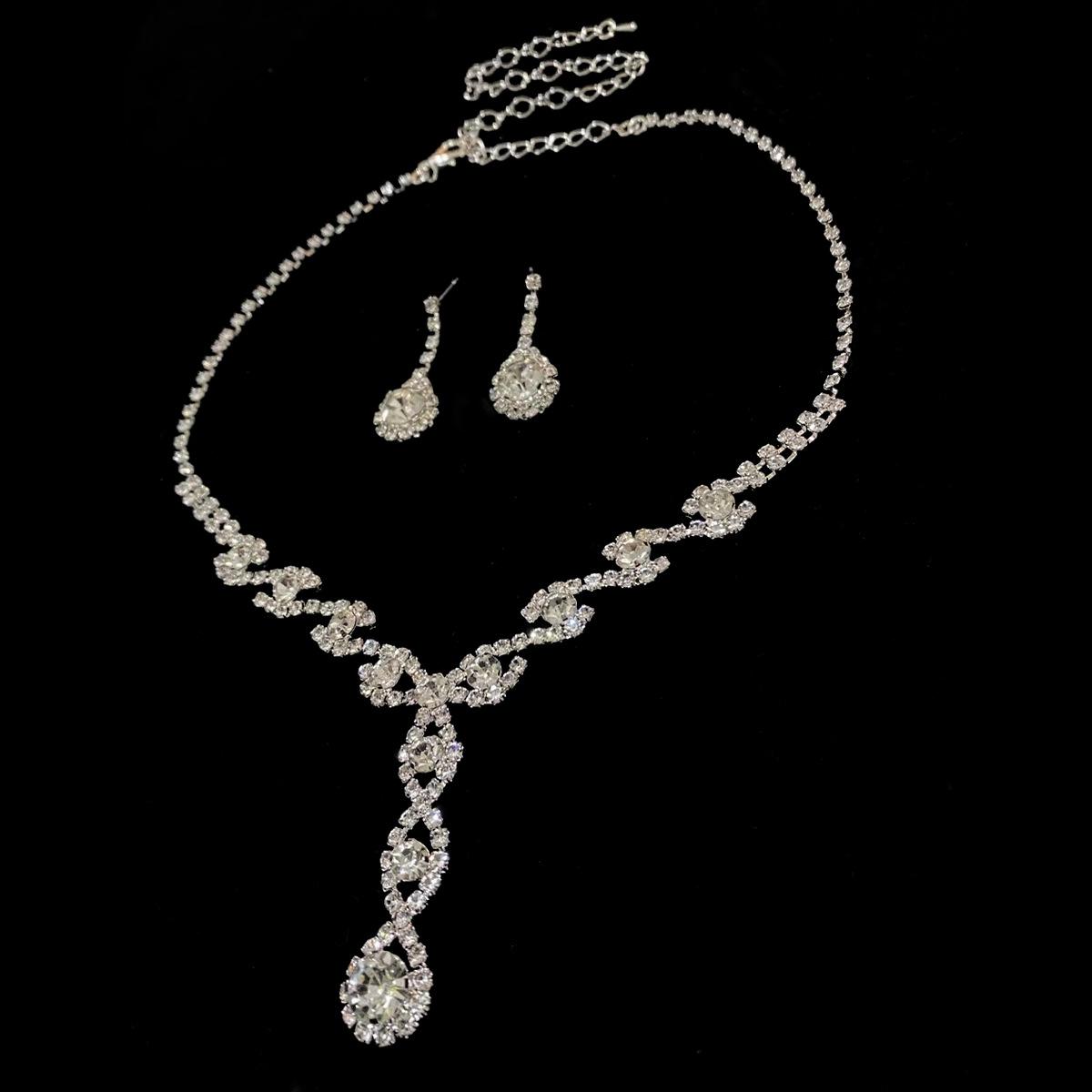 Модное длинное ожерелье с каплями воды, инкрустированное бриллиантами, женское, легкое, роскошное, дизайнерское, цепочка на ключицу, нишевый, универсальный, высококачественный костюм Sense серебряный
Модное длинное ожерелье с каплями воды, инкрустированное бриллиантами, женское, легкое, роскошное, дизайнерское, цепочка на ключицу, нишевый, универсальный, высококачественный костюм Sense серебряный