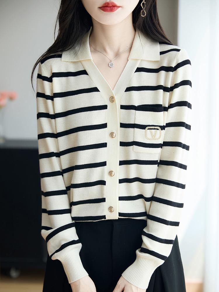 Женский кардиган из шерстяного трикотажа с V-образным вырезом 2025 – Элегантная верхняя одежда для通勤 M
Женский кардиган из шерстяного трикотажа с V-образным вырезом 2025 – Элегантная верхняя одежда для通勤 M