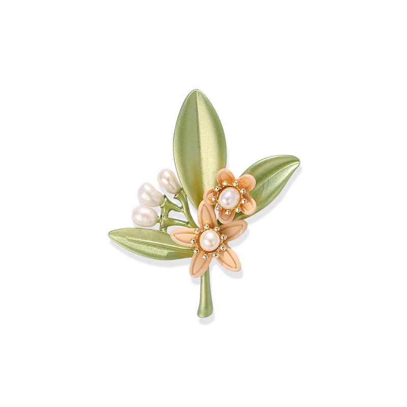Высококлассная винтажная брошь-гардения из пресноводного жемчуга для женщин
Высококлассная винтажная брошь-гардения из пресноводного жемчуга для женщин