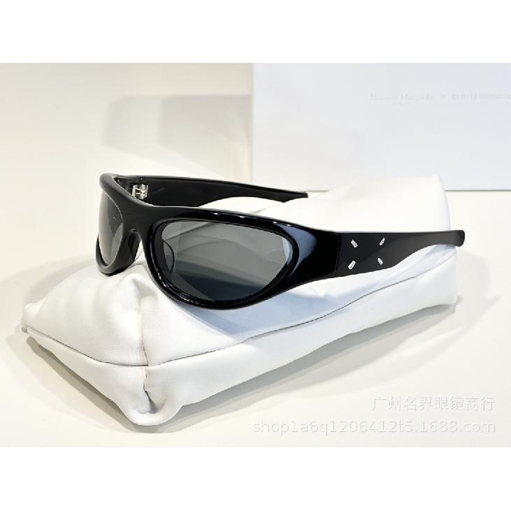 New collaboration sunglasses for women JENNIE Trendy, cool, futuristic men s sunglasses with curved lenses, recommended by bloggers003 Black without Box
New collaboration sunglasses for women JENNIE Trendy, cool, futuristic men s sunglasses with curved lenses, recommended by bloggers003 Black without Box