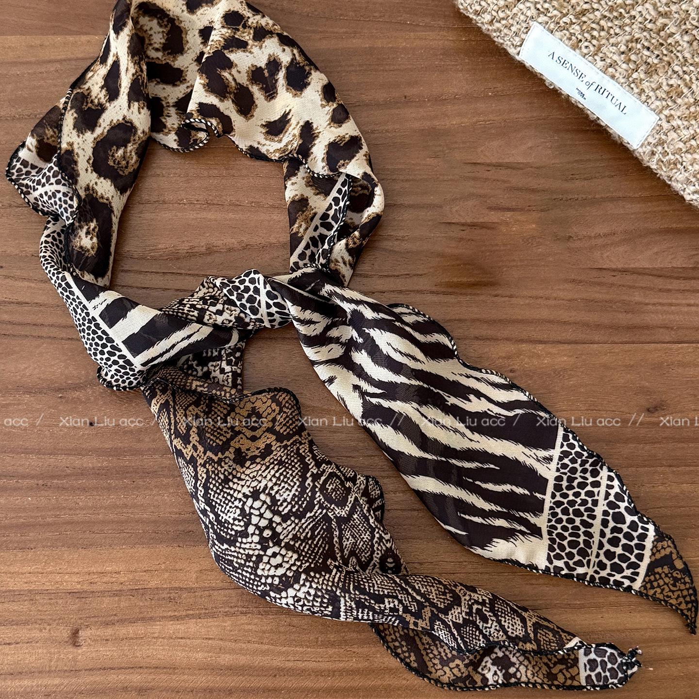 Retro Leopard Silk Scarf: Versatile Neckerchief & Hair Accessory with Elegant Stripe Design
Retro Leopard Silk Scarf: Versatile Neckerchief & Hair Accessory with Elegant Stripe Design