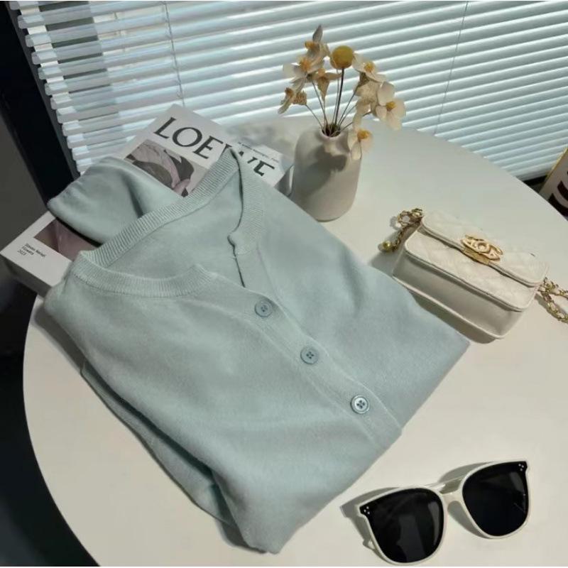 Core-Spun Yarn Women s Korean Style Loose Knit Cardigan - Round Neck, Short Cotton Cashmere Sweater Coat One Size
Core-Spun Yarn Women s Korean Style Loose Knit Cardigan - Round Neck, Short Cotton Cashmere Sweater Coat One Size